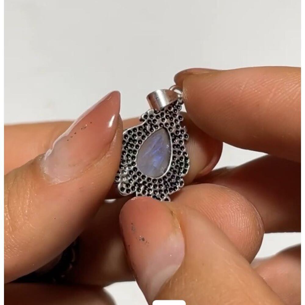 BLUE SRI LANKAN MOONSTONE TEARDROP SHAPE PENDANT NWT - Picture 3 of 3